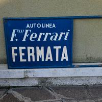 insegna bifacciale con staffa 