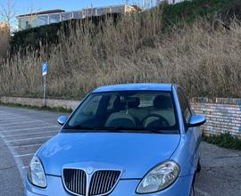 Lancia Y azzurra