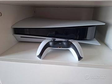 PS5 + Volante Logitech G29 con supporto + 2 giochi