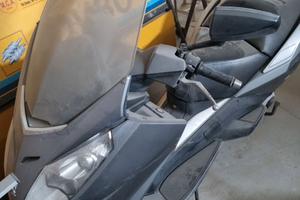 Due Peugeot Satelis 250