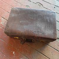 vecchie valigie in pelle