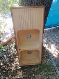 Lavello da cucina in resina con doppia vasca