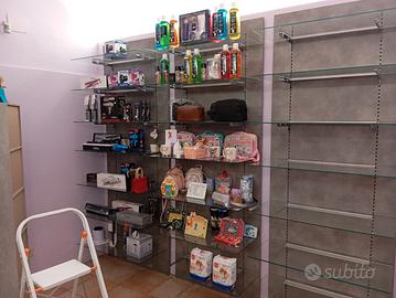 Arredamento negozio completo