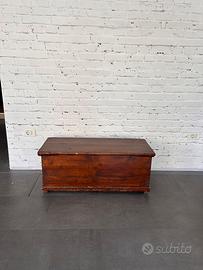 Cassapanca in legno