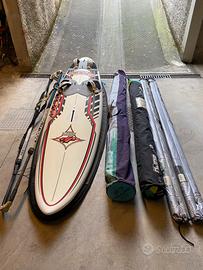 Tavola da windsurf completa di tutto