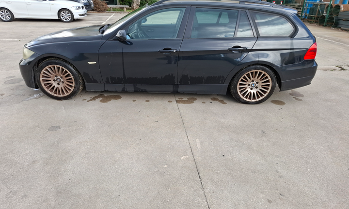 Bmw serie 3 e91 320 benzina GANCIO TRAINO