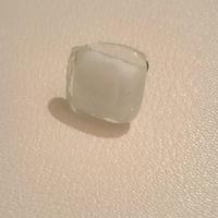 Anello in vetro bianco