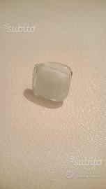 Anello in vetro bianco