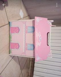 casa delle bambole in legno