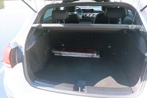 auto tenuta in modo maniacale