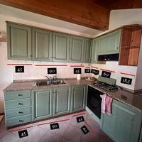 Cucina legno + tavolo legno sedie e panca