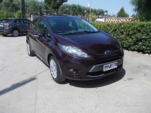 Ford Fiesta in vendita da DBL Auto a Canosa di Puglia