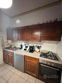 Cucina in legno scuro