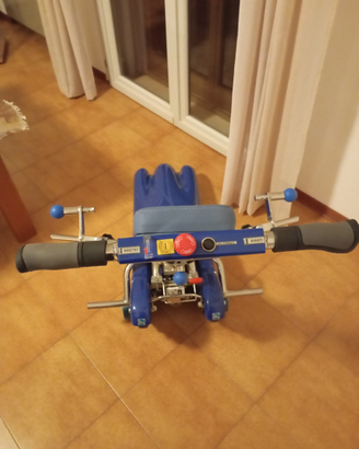 Montascale elettrico cingolato in gomma per disabi