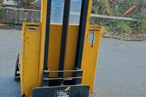 muletto sollevatore transpallet idraulico