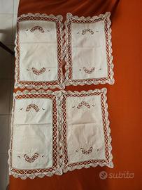 set 4 centrini 