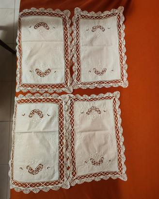 set 4 centrini 