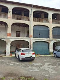 Immobile in asta di 240 m² con 4 locali a Faloppio