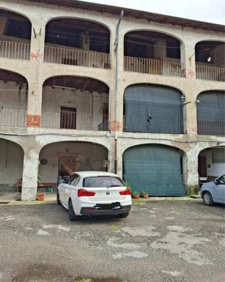 Immobile in asta di 240 m² con 4 locali a Faloppio