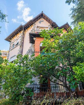 Villa di 418 m² con più di 5 locali e box auto a S