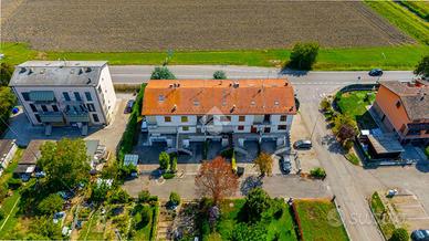 VILLA A SCHIERA A REGGIO NELL'EMILIA