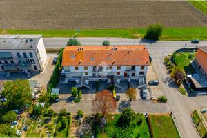 VILLA A SCHIERA A REGGIO NELL'EMILIA