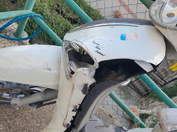 Scooter liberty 150 incidentato