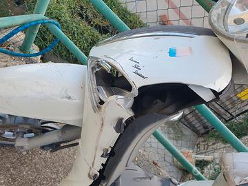 Scooter liberty 150 incidentato