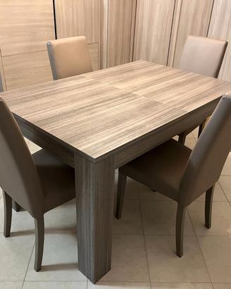 Tavolo da Sala Allungabile completo di n.4 Sedie