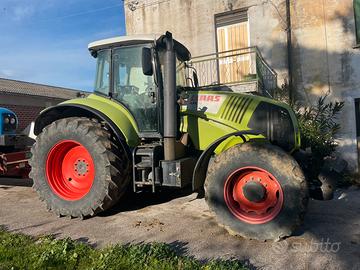 Trattore Claas Axion 810