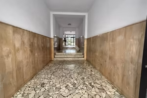 3 LOCALI A NAPOLI
