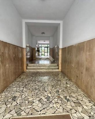 3 LOCALI A NAPOLI