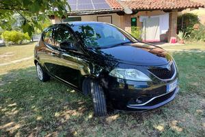 LANCIA YPSILON ECOCHIC GPL (CASA MADRE SILVER)