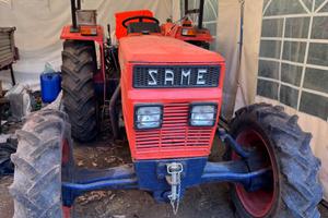 Trattore, rimorchio e trincia.