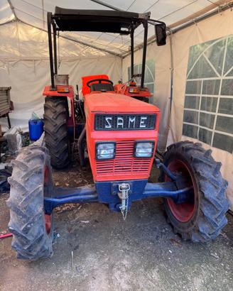 Trattore, rimorchio e trincia.