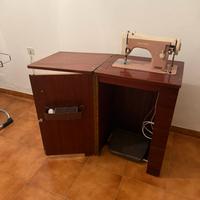 Macchina da cucire con mobile