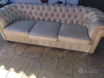 Divano chesterfield