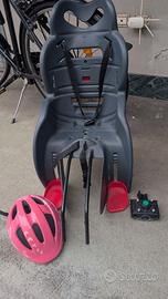 Seggiolino per bicicletta e casco