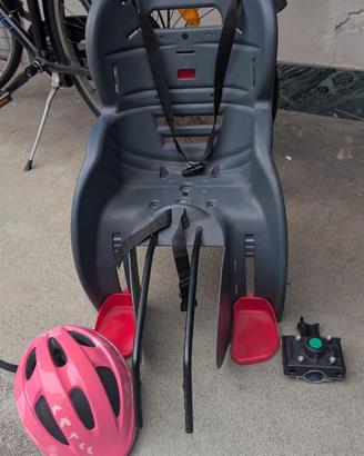 Seggiolino per bicicletta e casco