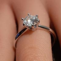 anello in argento con Moissanite