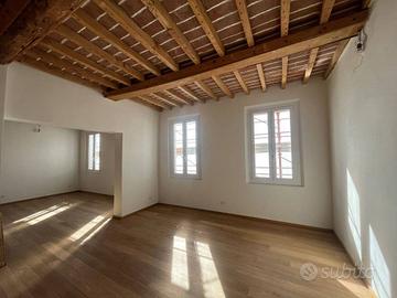 Appartamento di 200 m² con più di 5 locali a Moden