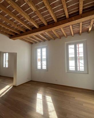 Appartamento di 200 m² con più di 5 locali a Moden