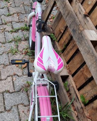bici bianca  e rosa