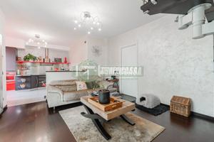 QUATTRO LOCALI SU DUE LIVELLI CON BOX DOPPIO