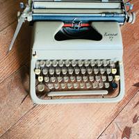 Macchina da scrivere Everest K2 C