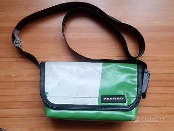 Freitag Hawaii Five O Da Uomo Con Tracolla