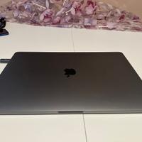 MacBook Pro 15" (2019) - Intel Core i7 6 Core 2,6