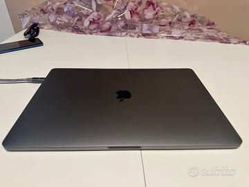 MacBook Pro 15" (2019) - Intel Core i7 6 Core 2,6