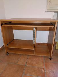 Scrivania per PC in DONO