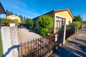 Casa indipendente con giardino tutta un piano
